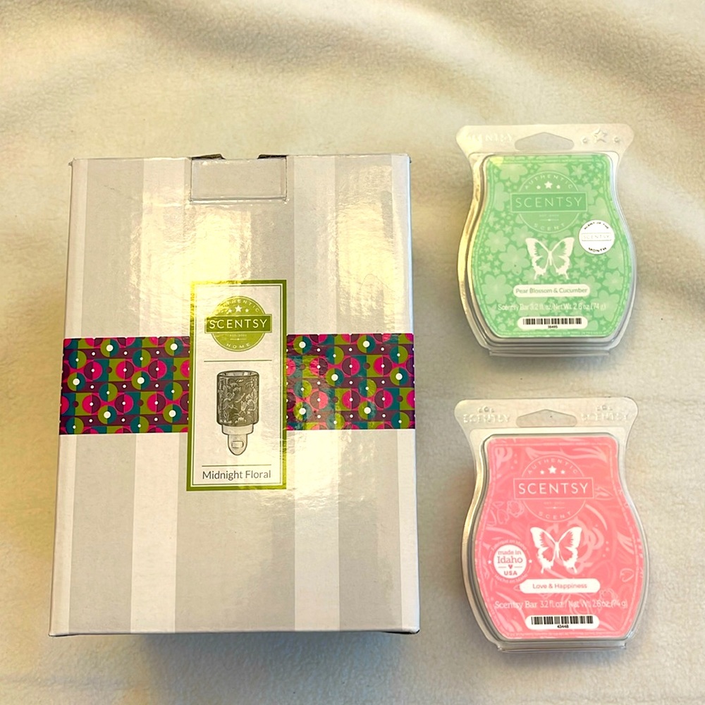 Brand New Scentsy Midnight Floral Plug In Wax Warmer & Wax Melt Bundle